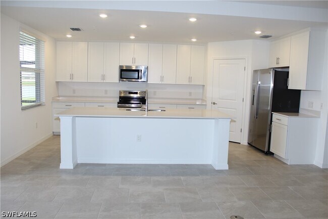 Foto del edificio - 5661 Melbourne Ct