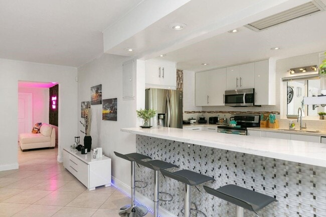 Foto del edificio - 1900 N Victoria Park Rd