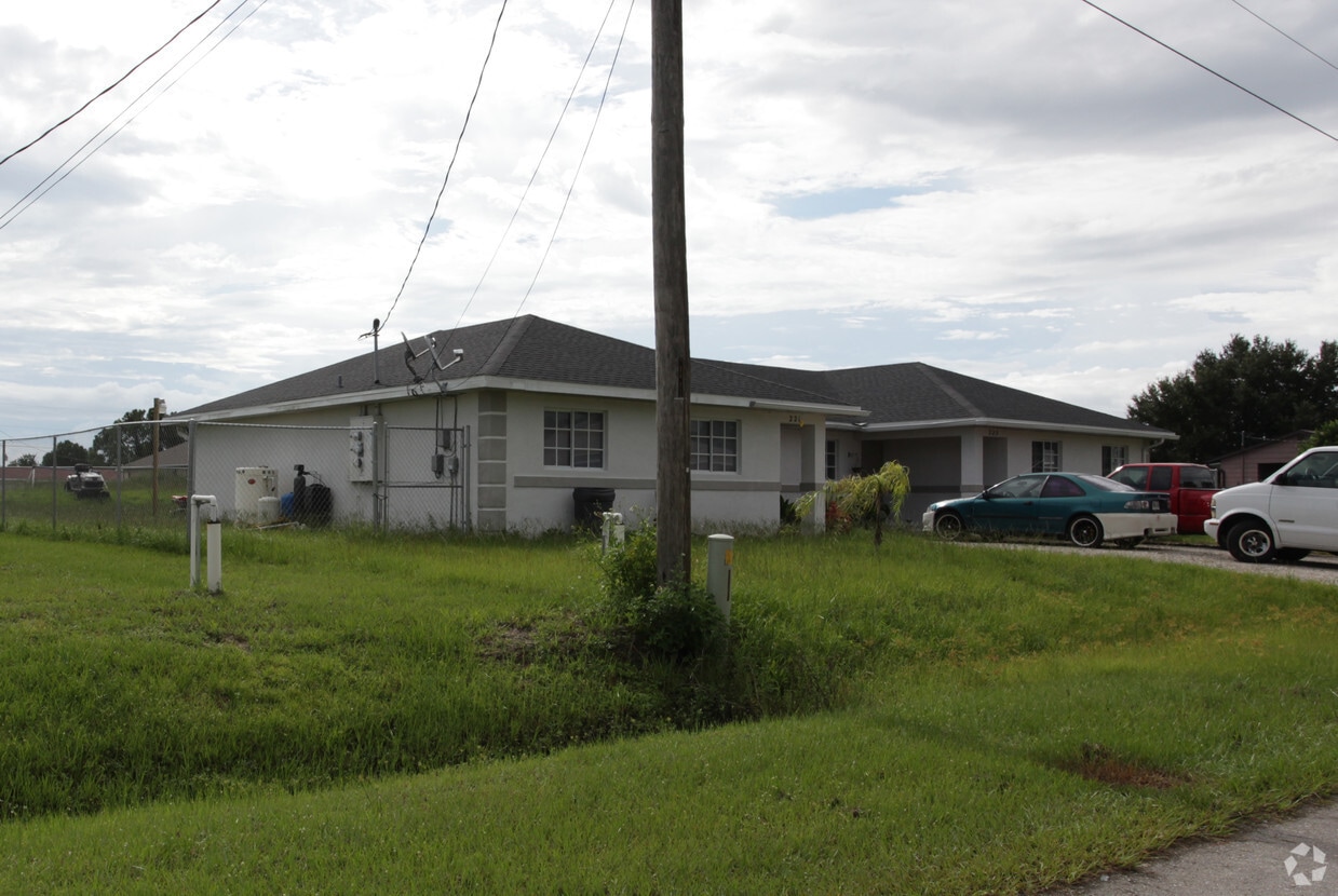 Foto del edificio - 221 Hightower Ave S