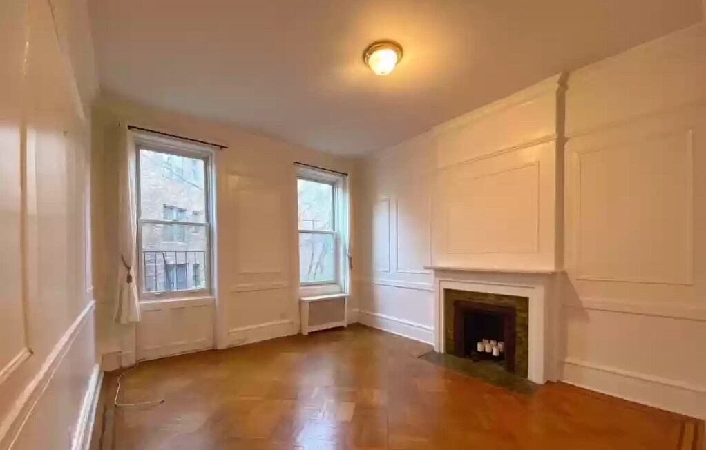 Living room - 397 Flatbush Ave