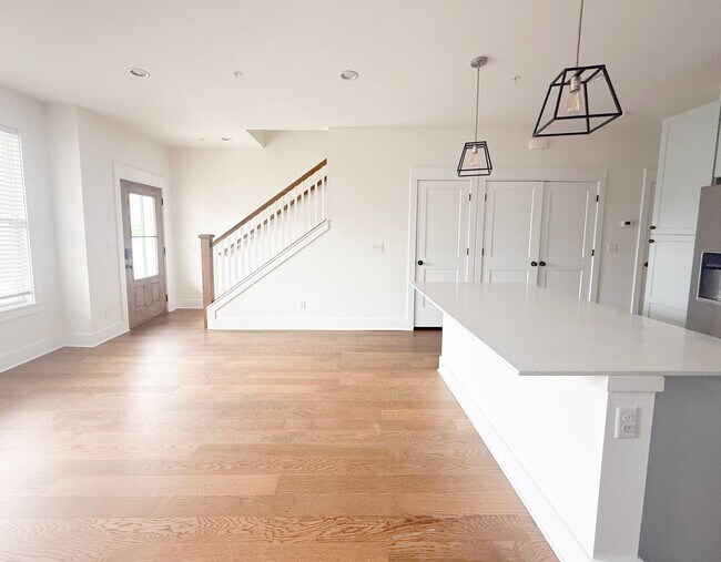 Foto del edificio - Spacious 4-Bedroom Townhome on Allison Way with Pool Access Near TTU