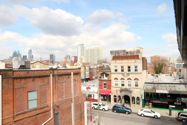 Building Photo - LUXURY NEWLY REMODELED 2 BEDROOM APARTMENTS