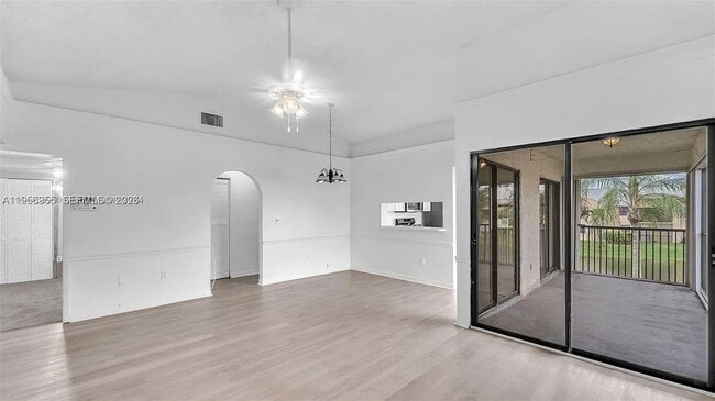 Foto del edificio - 1280 S Franklin Ave