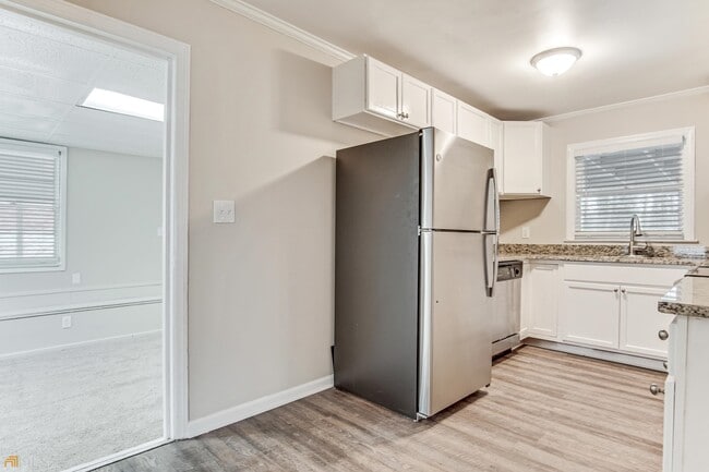 Building Photo - 3585 Ingledale Dr SW