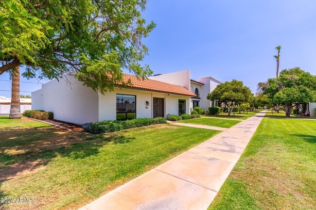 Building Photo - 7626 E Minnezona Ave