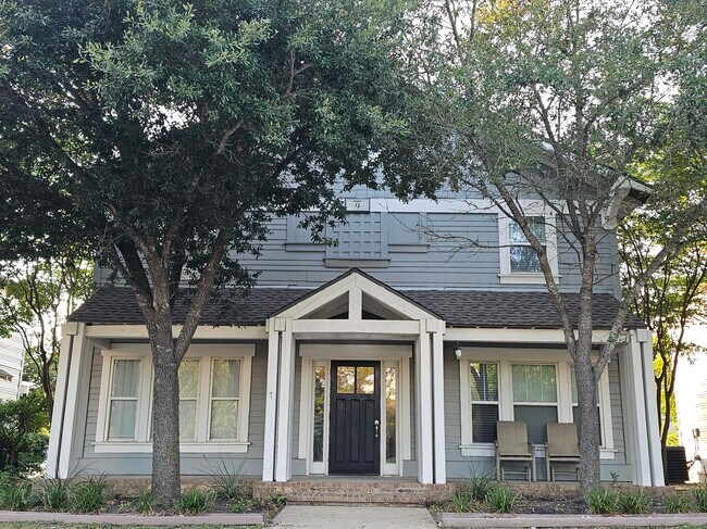 Front Exterior - 1725 Harvey Mitchell Pkwy S