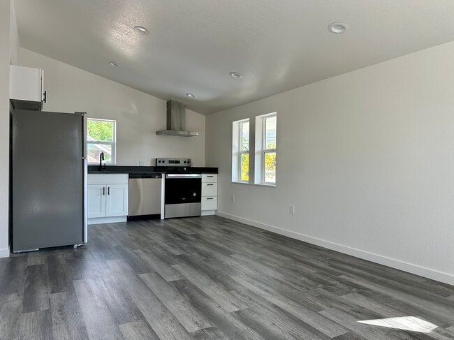 Building Photo - 2-2072 Pennsylvania St