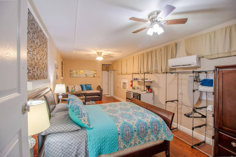 Primary Photo - 1245 Catalpa Ln