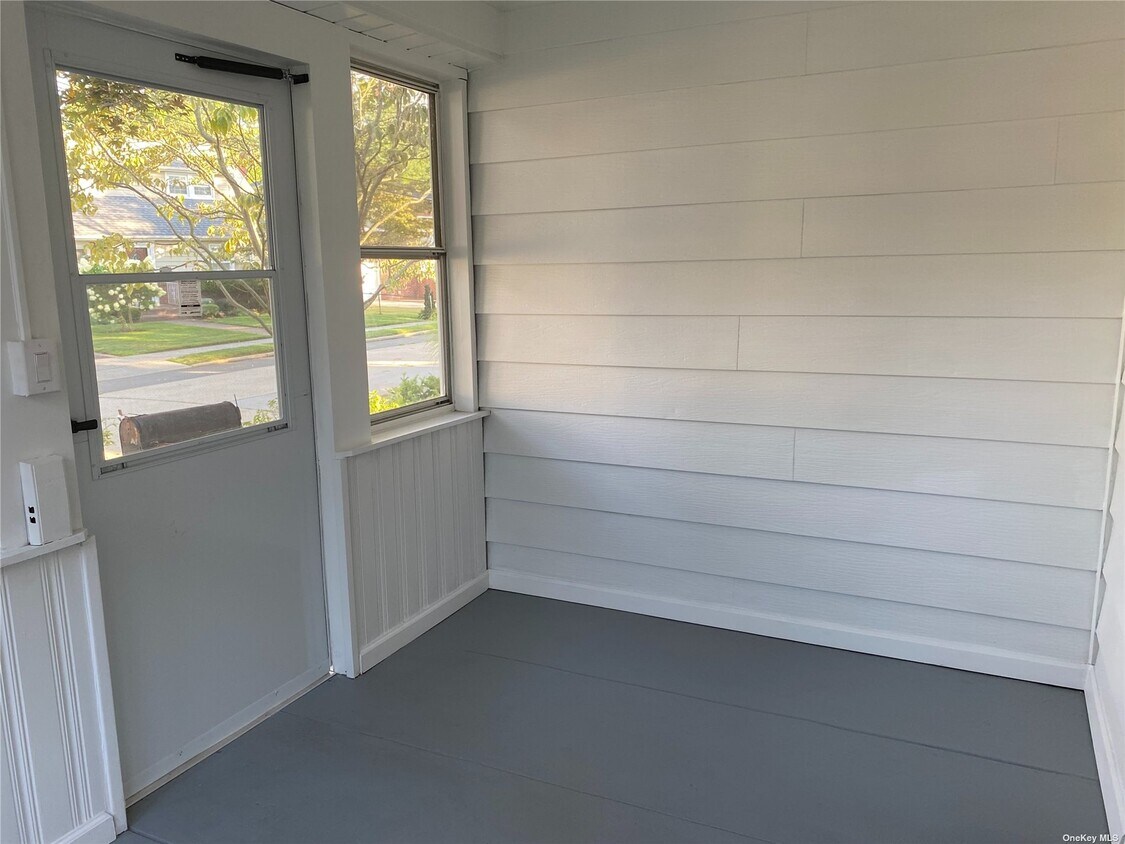 10 Tollgate Ct, Lynbrook, NY 11563 House for Rent in Lynbrook, NY