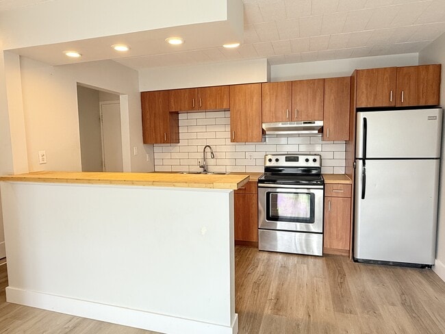 Building Photo - 471 Tecumseh Rd W