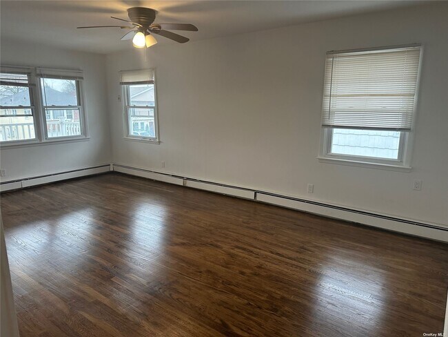 Building Photo - 343 E Chester St