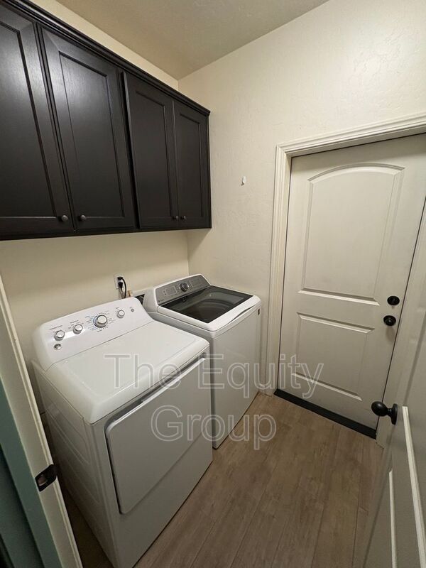 Building Photo - 3212 N Noyes Ct