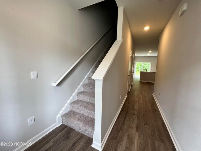 Foto del edificio - 3618 Roseblossom Dr