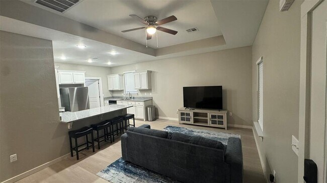 Foto del edificio - 110 Sterling Dr