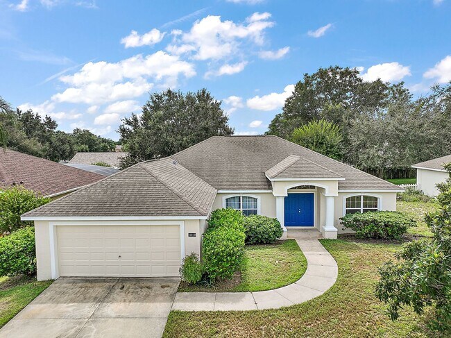 Building Photo - 3 bed, 2 bath 2 car garage w/ bonus room