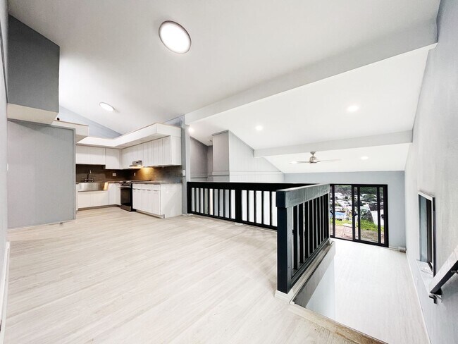 Foto del edificio - Recently Remodeled Pet Friendly Townhouse ...