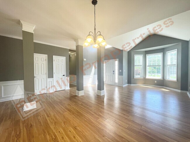Building Photo - Lovely 4 Bedroom, 2.5 Bath Home w/ 2-Car G...