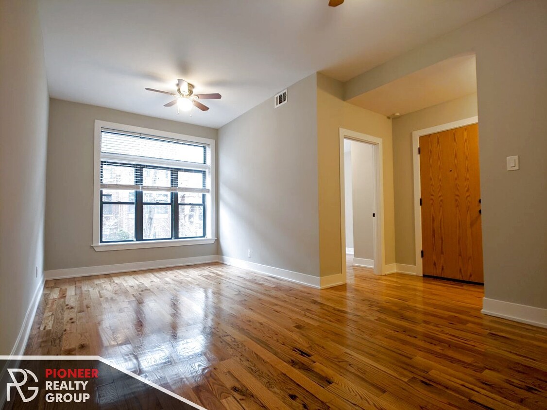 Foto principal - 635 W Oakdale Ave