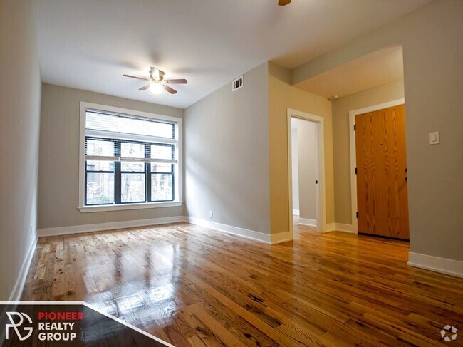 Building Photo - 635 W Oakdale Ave