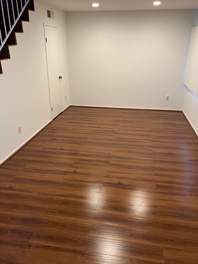 Sala de estar - 1236 E Broadway