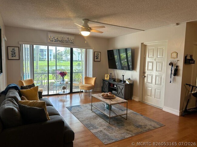 Foto del edificio - 1102 Green Pine Blvd