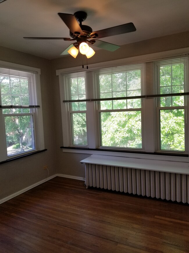 Sunroom w Ceiling Fan - 925 Concordia Ln