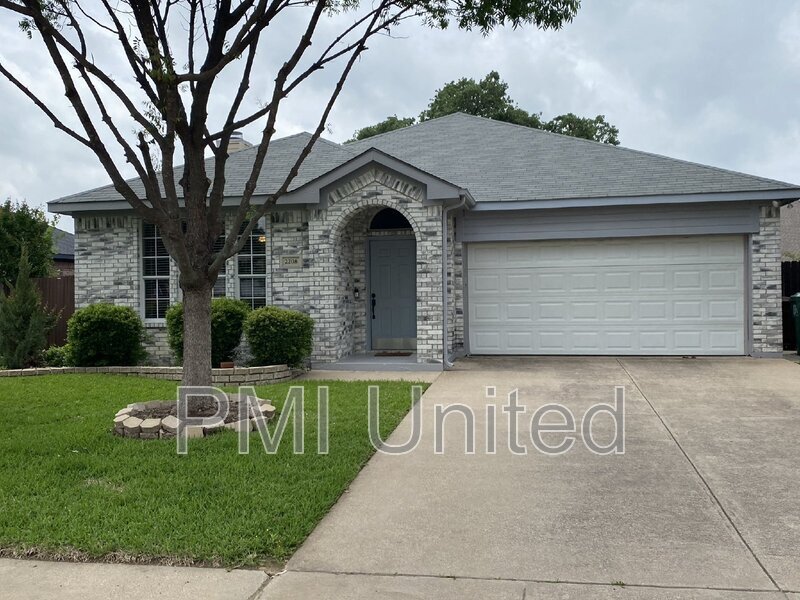 Primary Photo - 2208 Wildwood Lane
