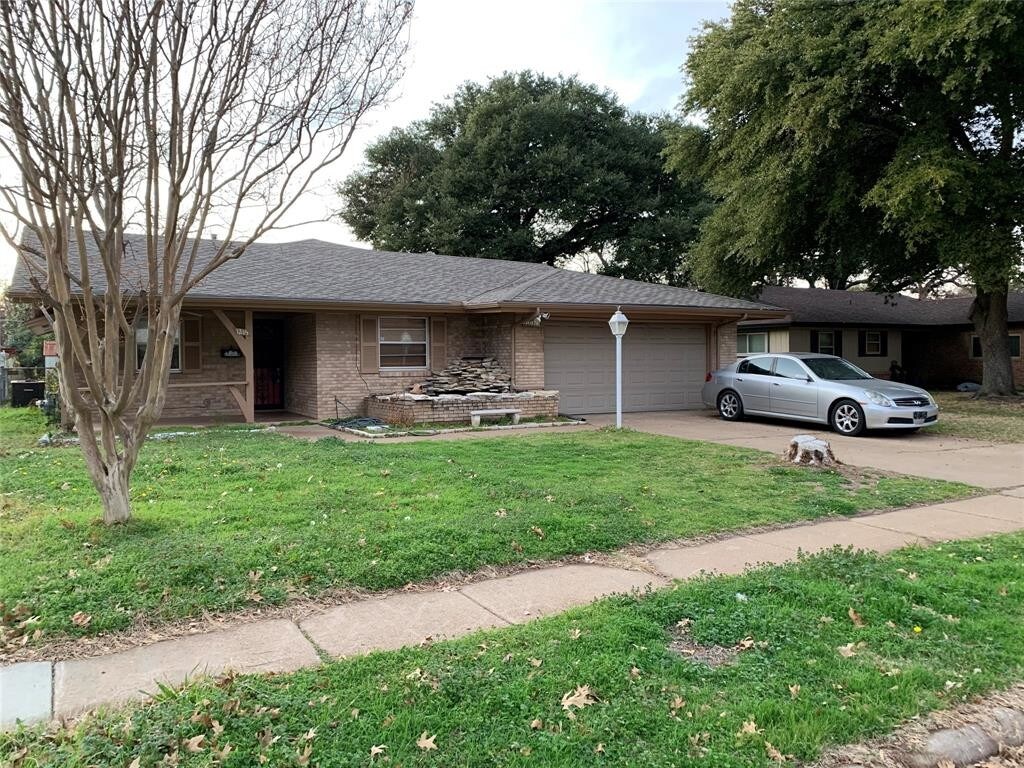 Primary Photo - 1215 Belclaire Ln