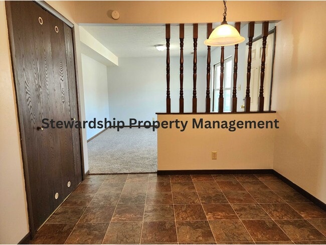 Building Photo - 1112 Derbydale Rd