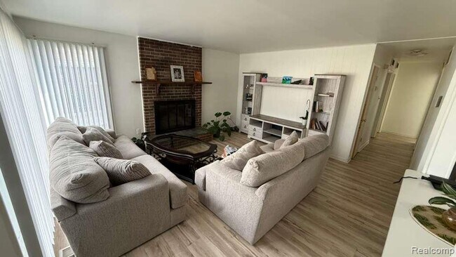 Building Photo - Newly Updated 3 bedroom 1 bathroom home in Westland, Mi