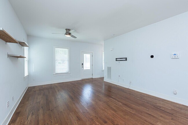 Building Photo - 822 E Lenoir St