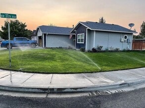 Building Photo - 1100 W Newport Ct
