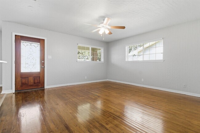 Foto del edificio - 9523 Bundy Ln