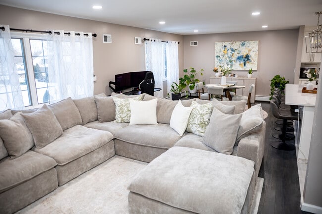 Building Photo - 11 Cozy Glen Ct