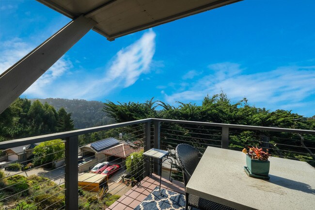 Building Photo - 1831 Manzanita Dr