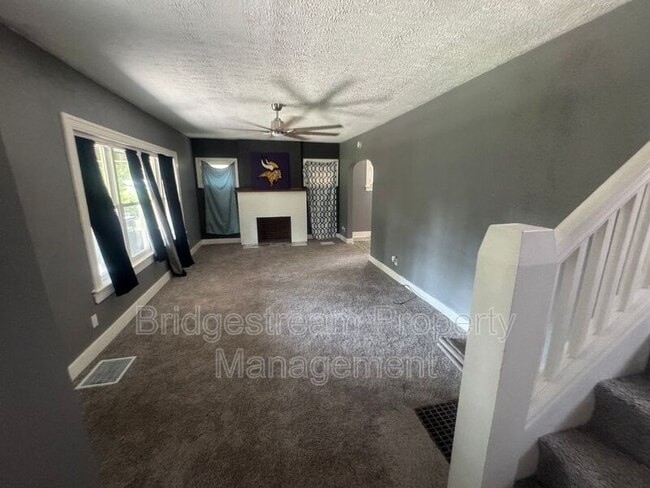 Foto del edificio - 611 Rockford Ave