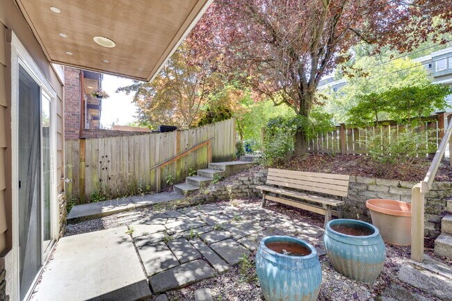 Foto del edificio - Stylish 3 bedroom townhome in Madison Valley!