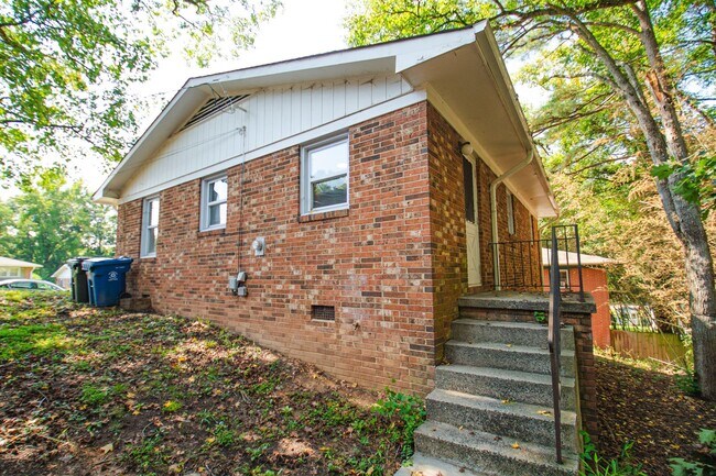 Building Photo - Coming SOON ! This 3 Bedroom home in Fores...