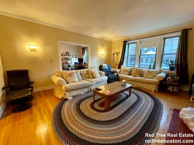 Foto del edificio - 119 Winthrop Rd