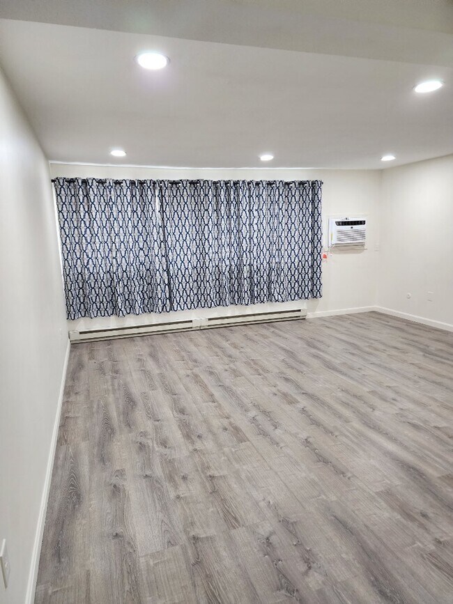 Foto del edificio - 128 Loudon Rd
