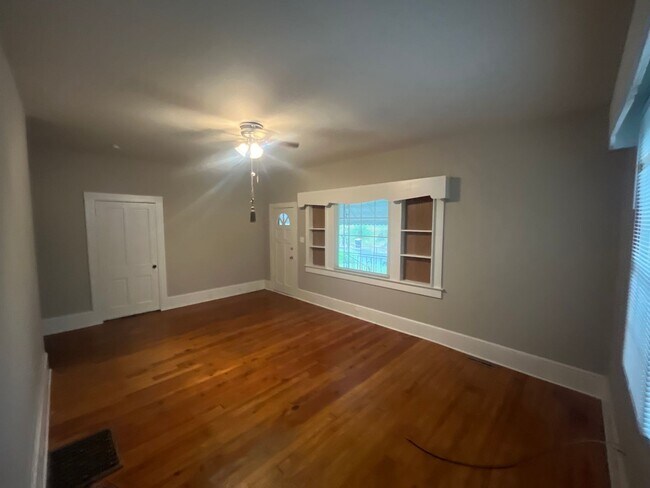 Foto del edificio - 2 Bedrooms, 1 Bathroom - House in South Rome!