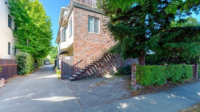 Building Photo - 119 Highland Ave