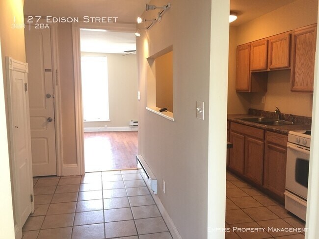 Building Photo - 1127 Edison St