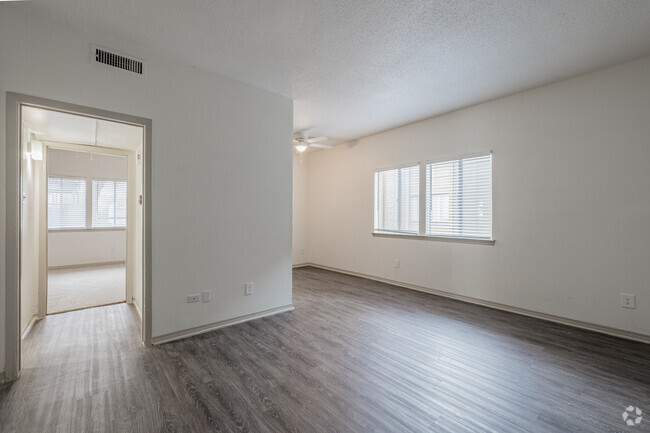 Oaks at Spring Valley - Apartments in Richardson, TX | Apartments.com