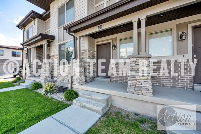 Building Photo - Townhome in Riverton!