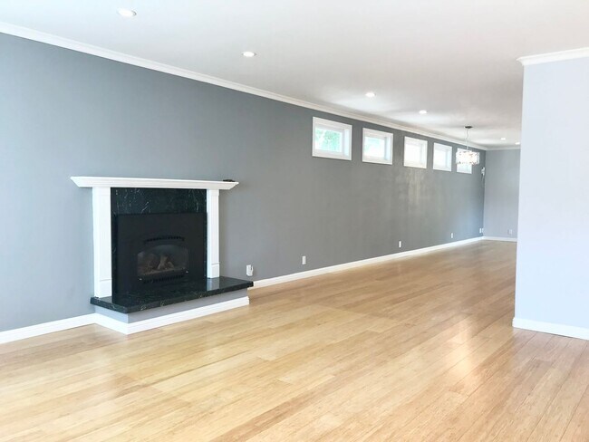 Foto del edificio - Stunning Remodeled Linda Mar Rancher - Min...