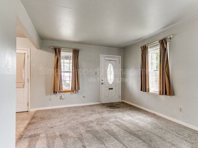 Building Photo - 810 N Marshall Dr