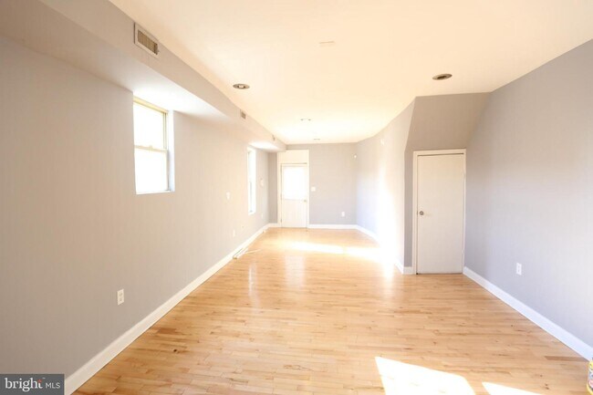 Building Photo - 403 N Castle St