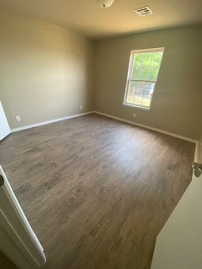 Foto del edificio - Just Listed! Claremore Cutie 3-Bed, 2-Bath...
