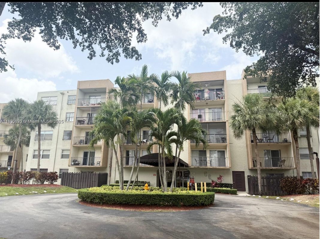 Foto principal - 14250 SW 62nd St